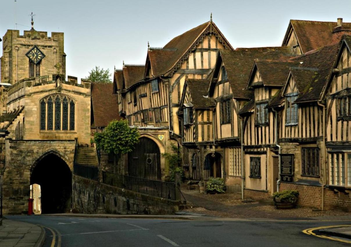 Entire Georgian Luxury Home - 3 Storey- High St Henley-In-Arden -Two Bedrooms-Sleeps 4 ภายนอก รูปภาพ